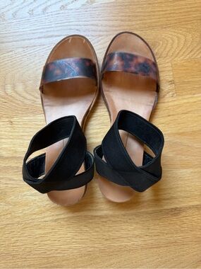 Dolce Vita Black Crisscross Sandals with Tortoiseshell Band